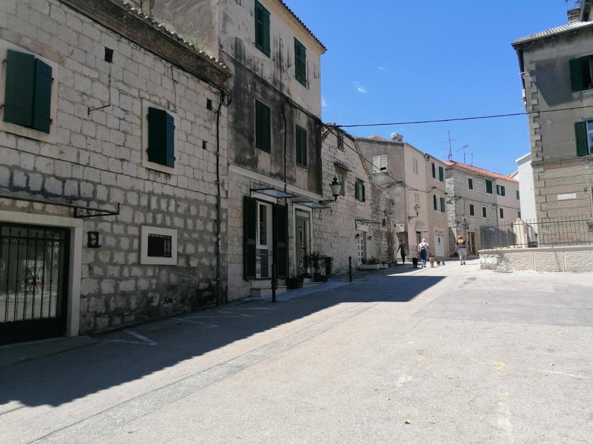 1 Apartman *